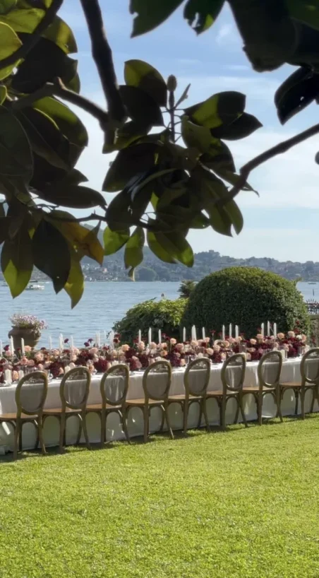 Allestimento floreale in giardino all'italiana per matrimonio